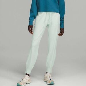 Lululemon Athletica Light Mint Joggers Ready To Rulu Size 6